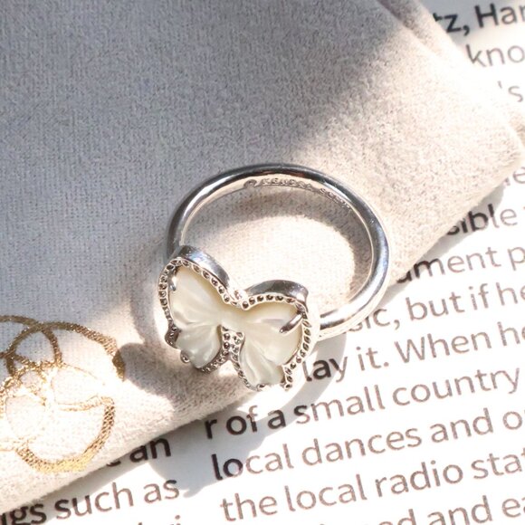 Kendra Scott Haley Bow Silver Ivory Mother-of-Pearl Band Ring Size 7 - Picture 2 of 2